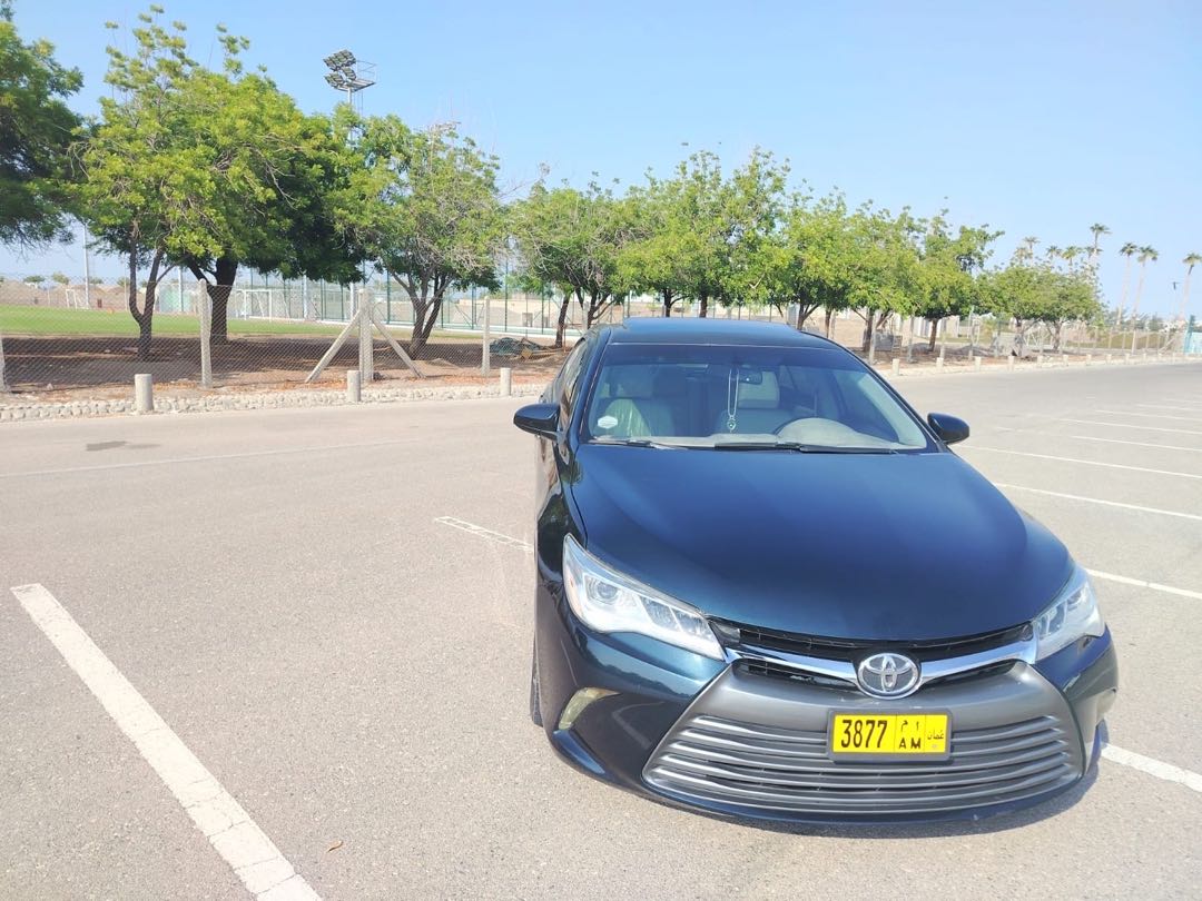 Car Image 2015 TOYOTA CAMRY XLE