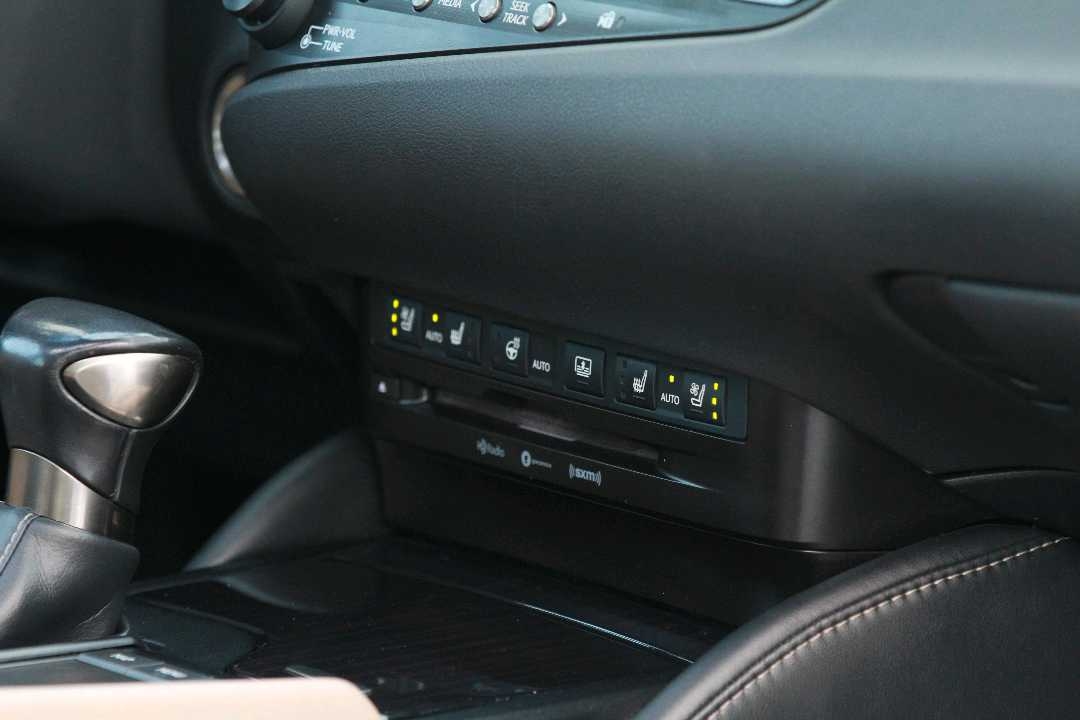 Car Image 2019 LEXUS ES 350