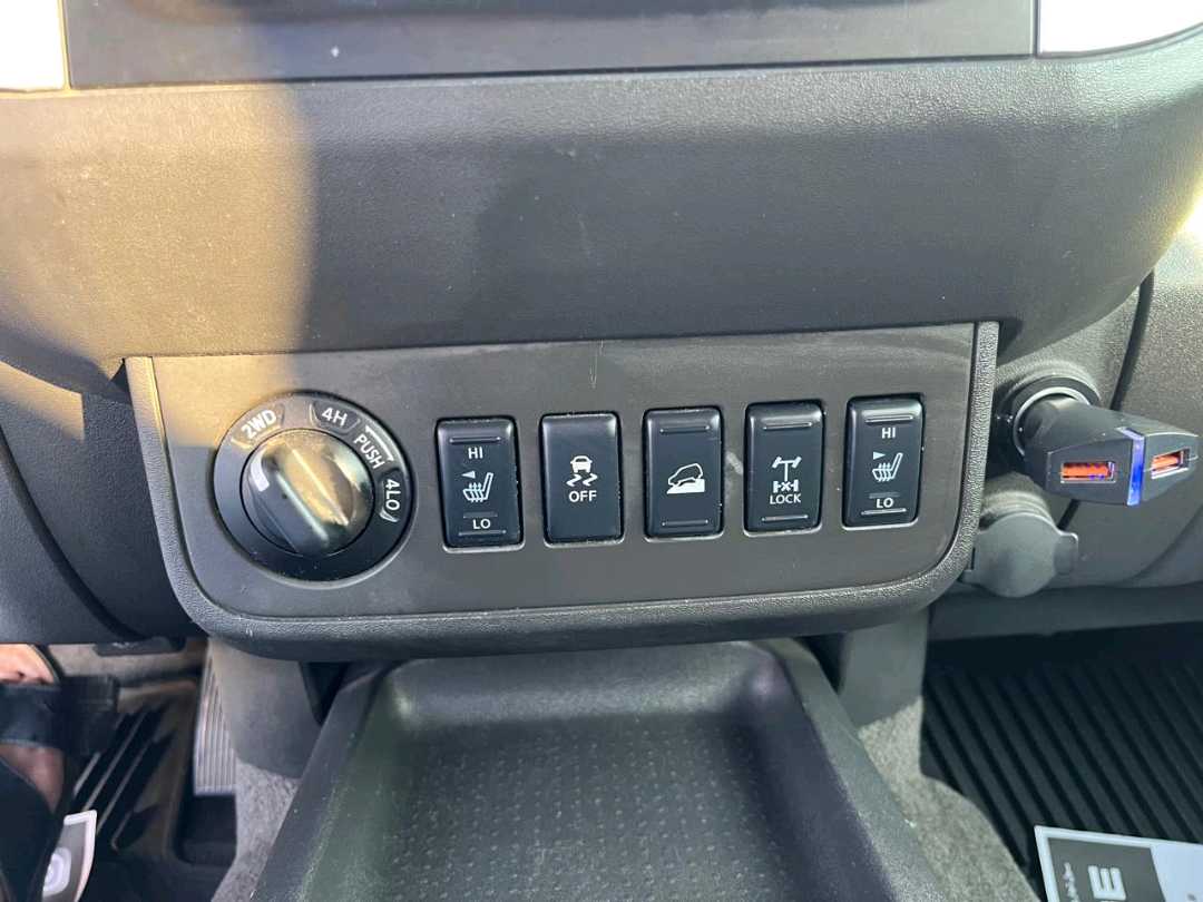 Car Image 2015 NISSAN XTERRA 