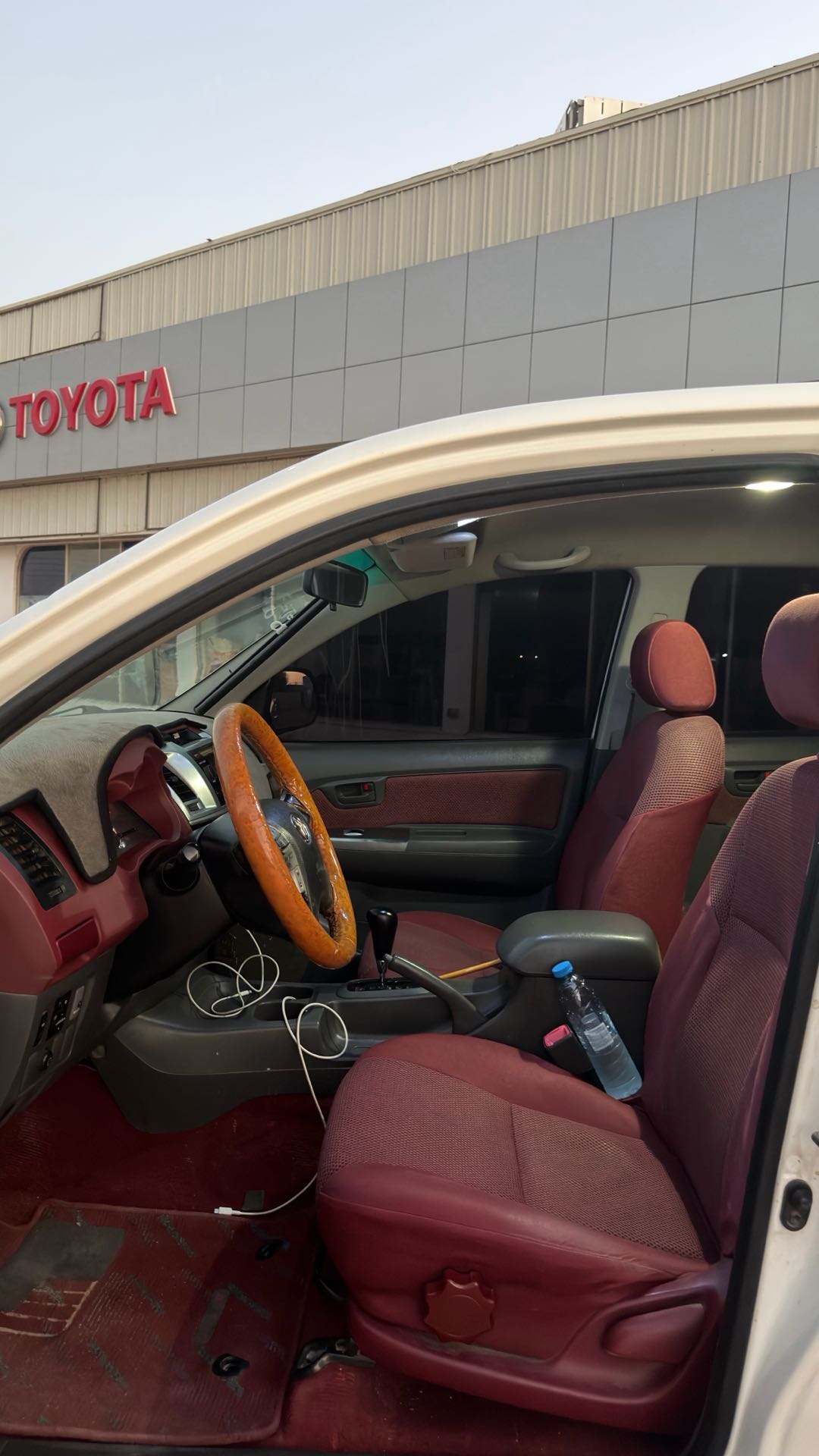 Car Image 2014 TOYOTA HILUX 
