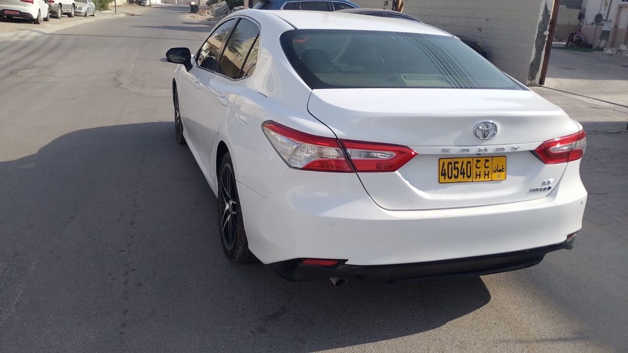 Car Image 2020 TOYOTA CAMRY LE