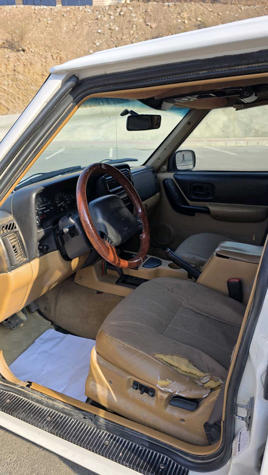 Car Image 1998 JEEP CHEROKEE 