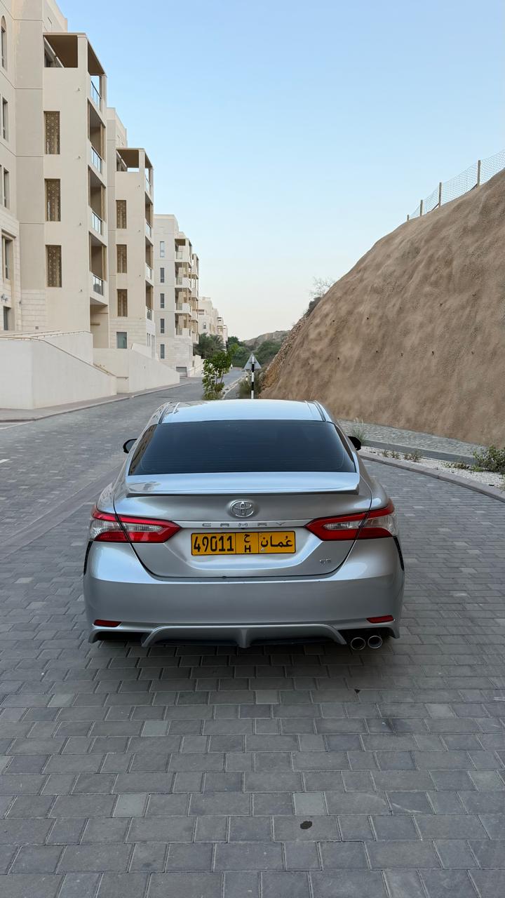 Car Image 2018 TOYOTA CAMRY SE