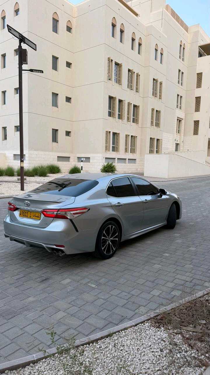 Car Image 2018 TOYOTA CAMRY SE