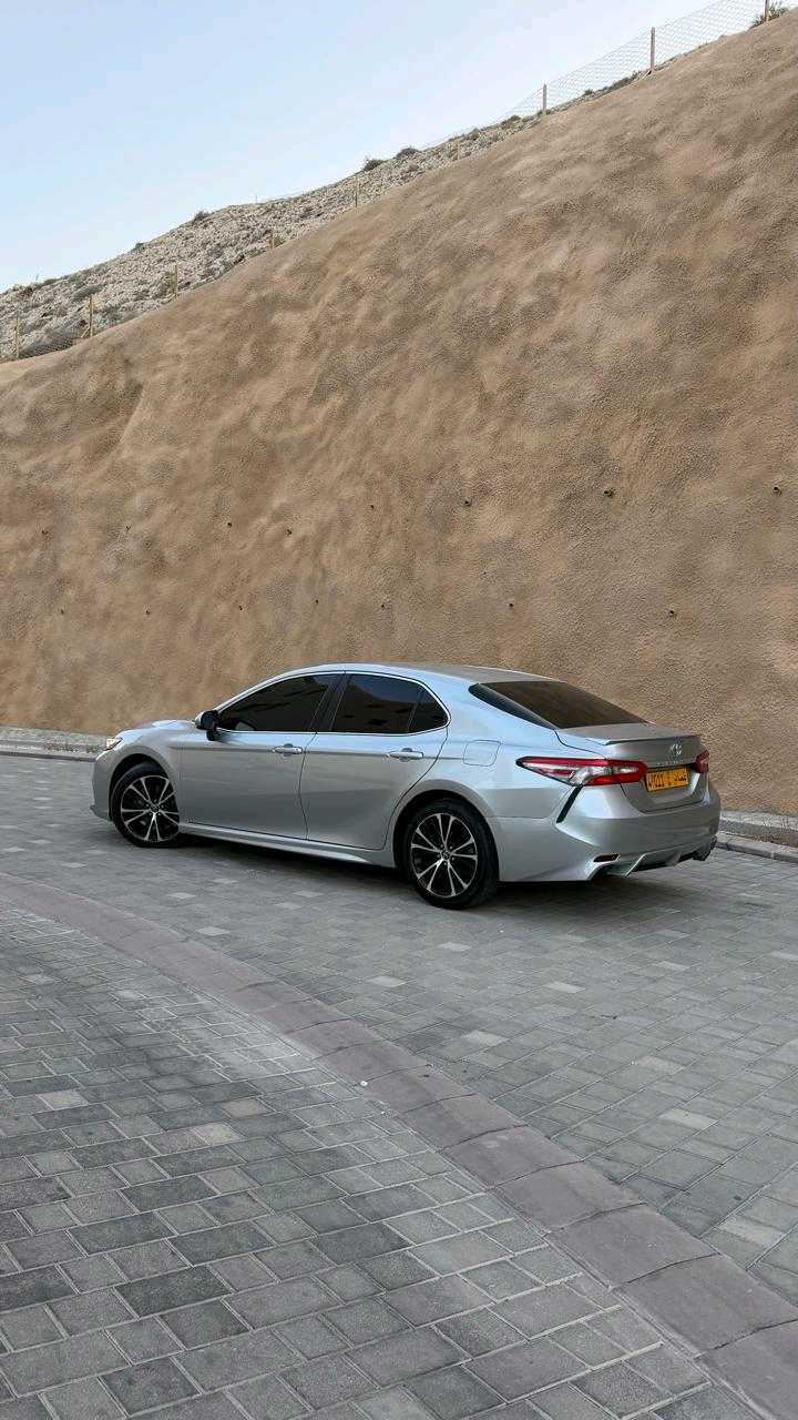 Car Image 2018 TOYOTA CAMRY SE