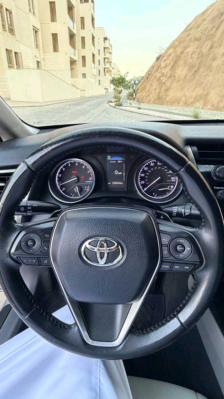 Car Image 2018 TOYOTA CAMRY SE