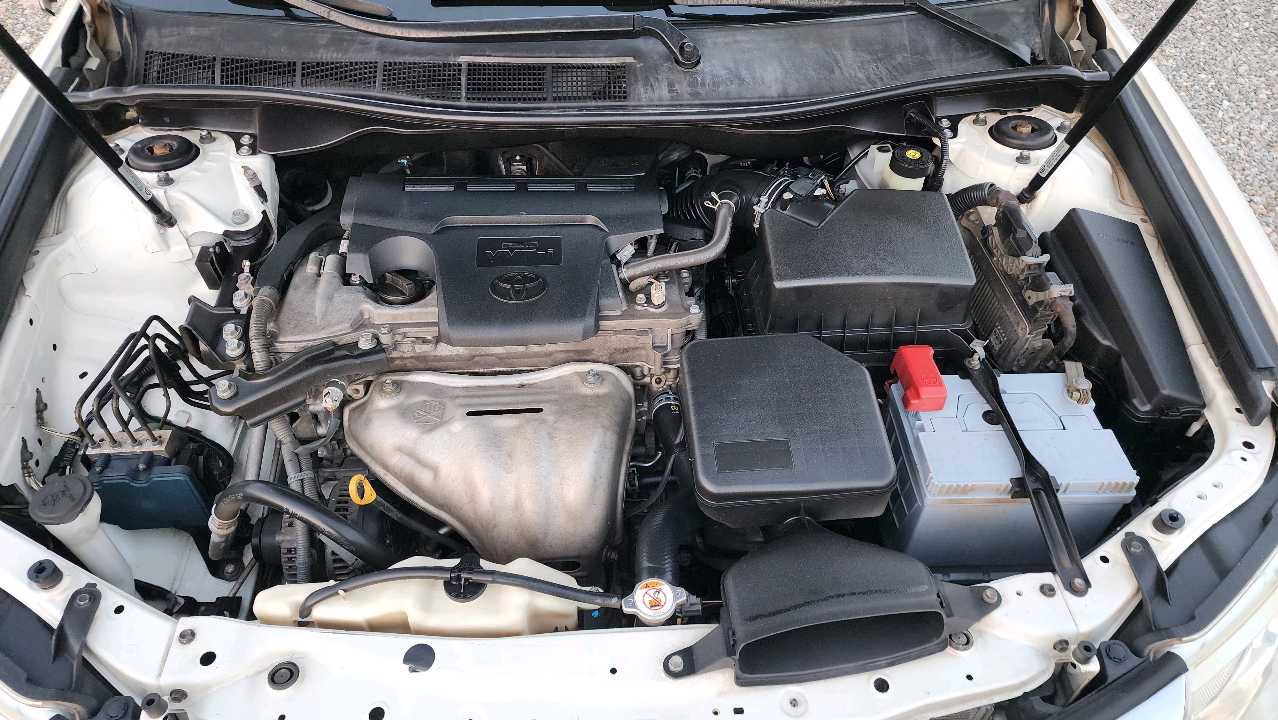 Car Image 2015 TOYOTA CAMRY GLX