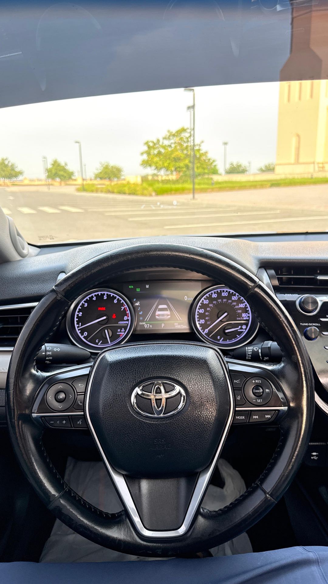 Car Image 2018 TOYOTA CAMRY XLE