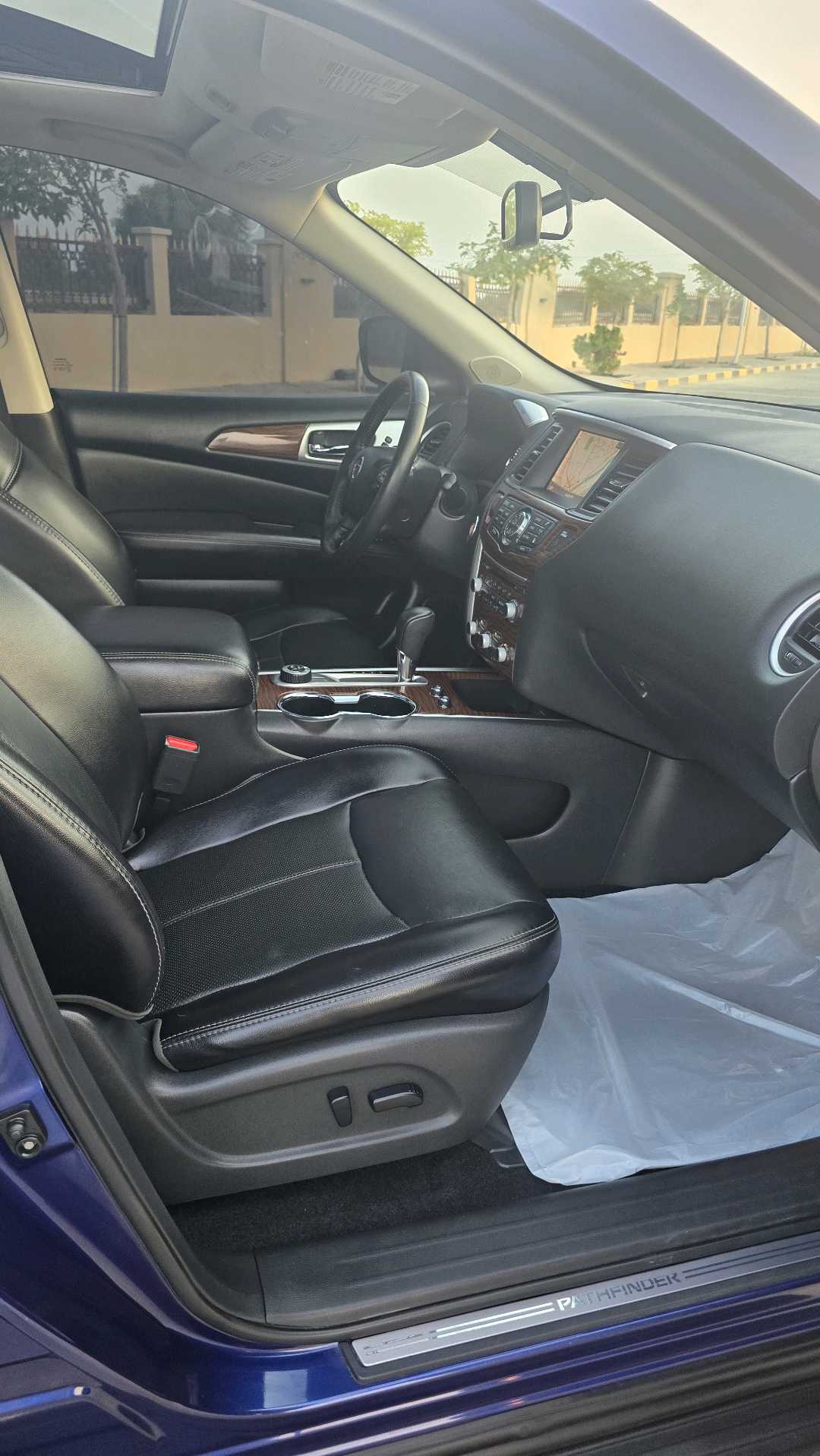 Car Image 2018 NISSAN PATHFINDER PLATINUM
