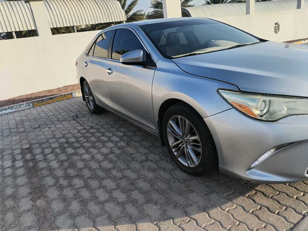 Car Image 2015 TOYOTA CAMRY SE