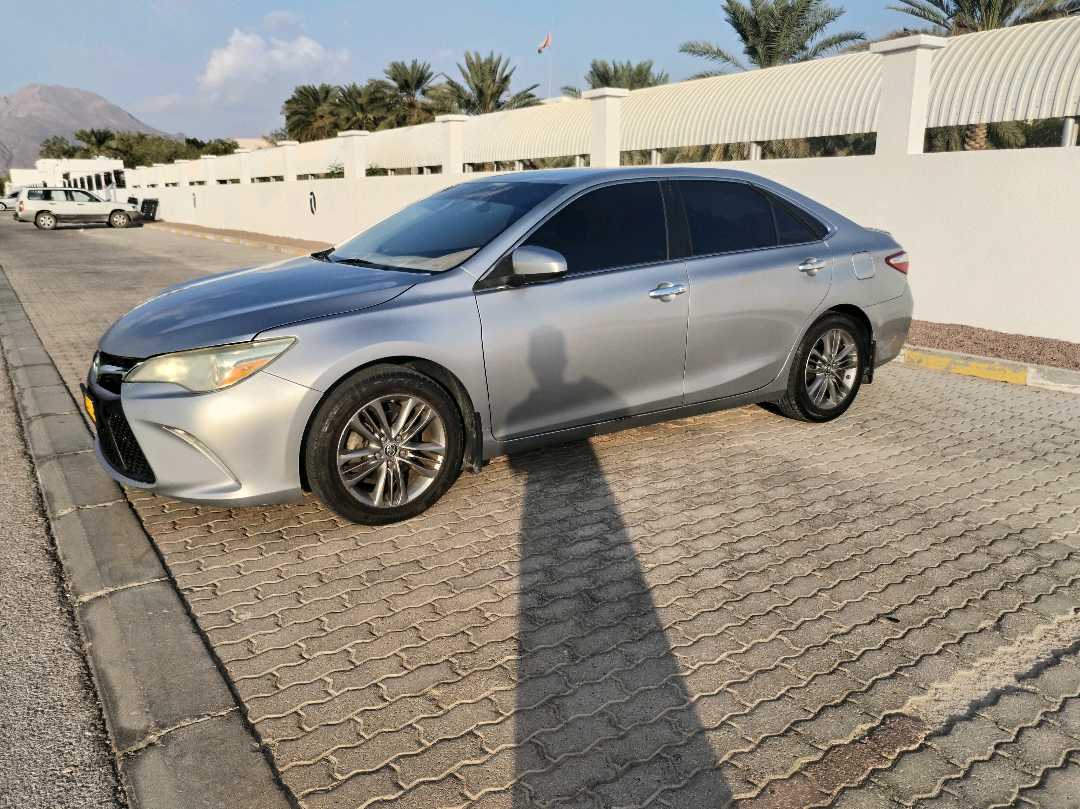 Car Image 2015 TOYOTA CAMRY SE