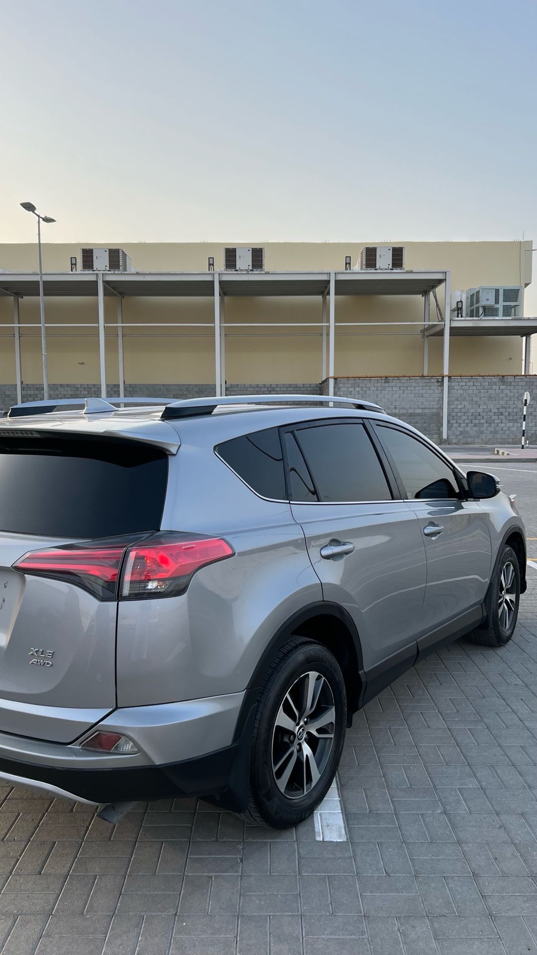 Car Image 2018 TOYOTA RAV4 XLE