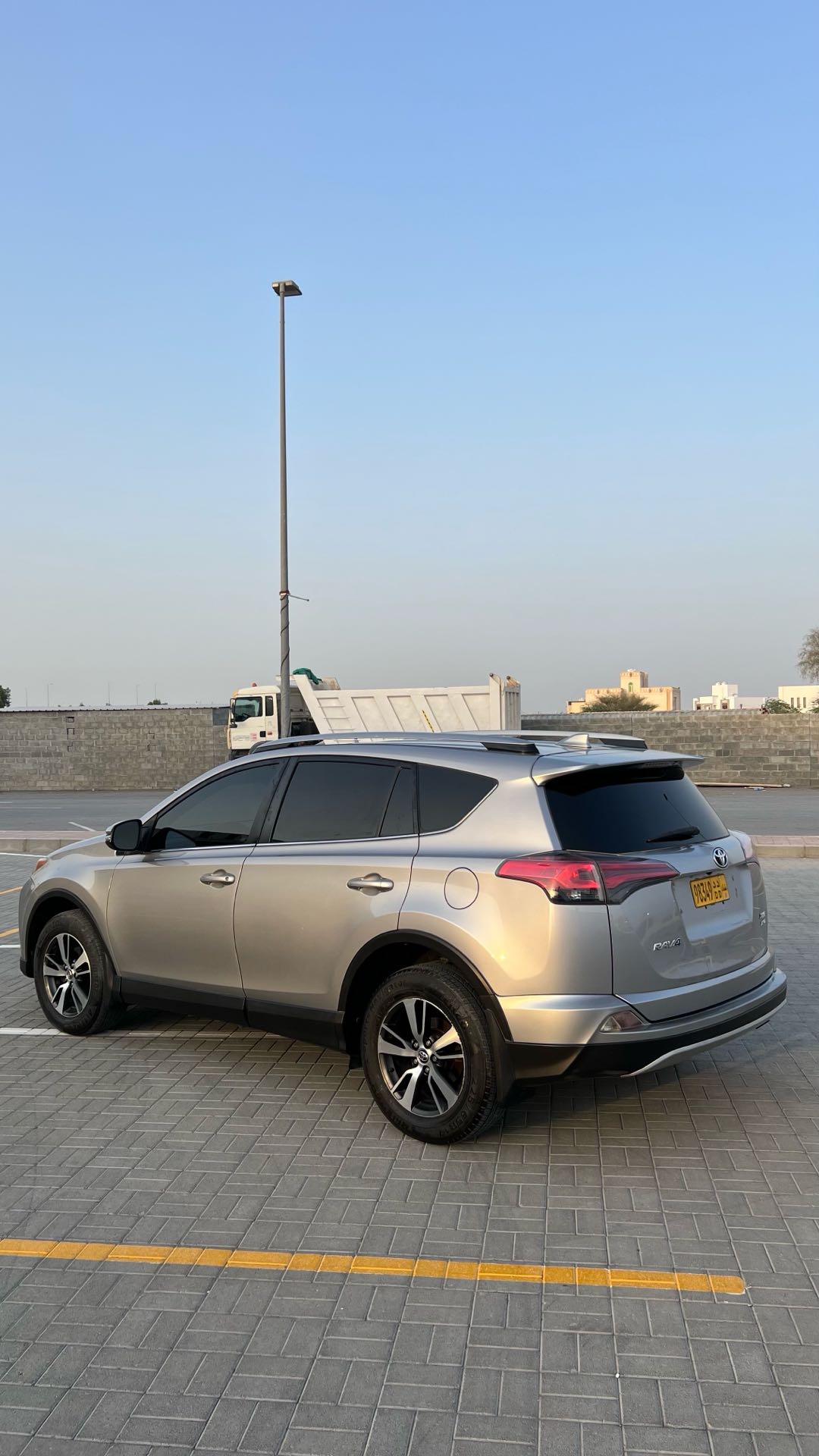 Car Image 2018 TOYOTA RAV4 XLE