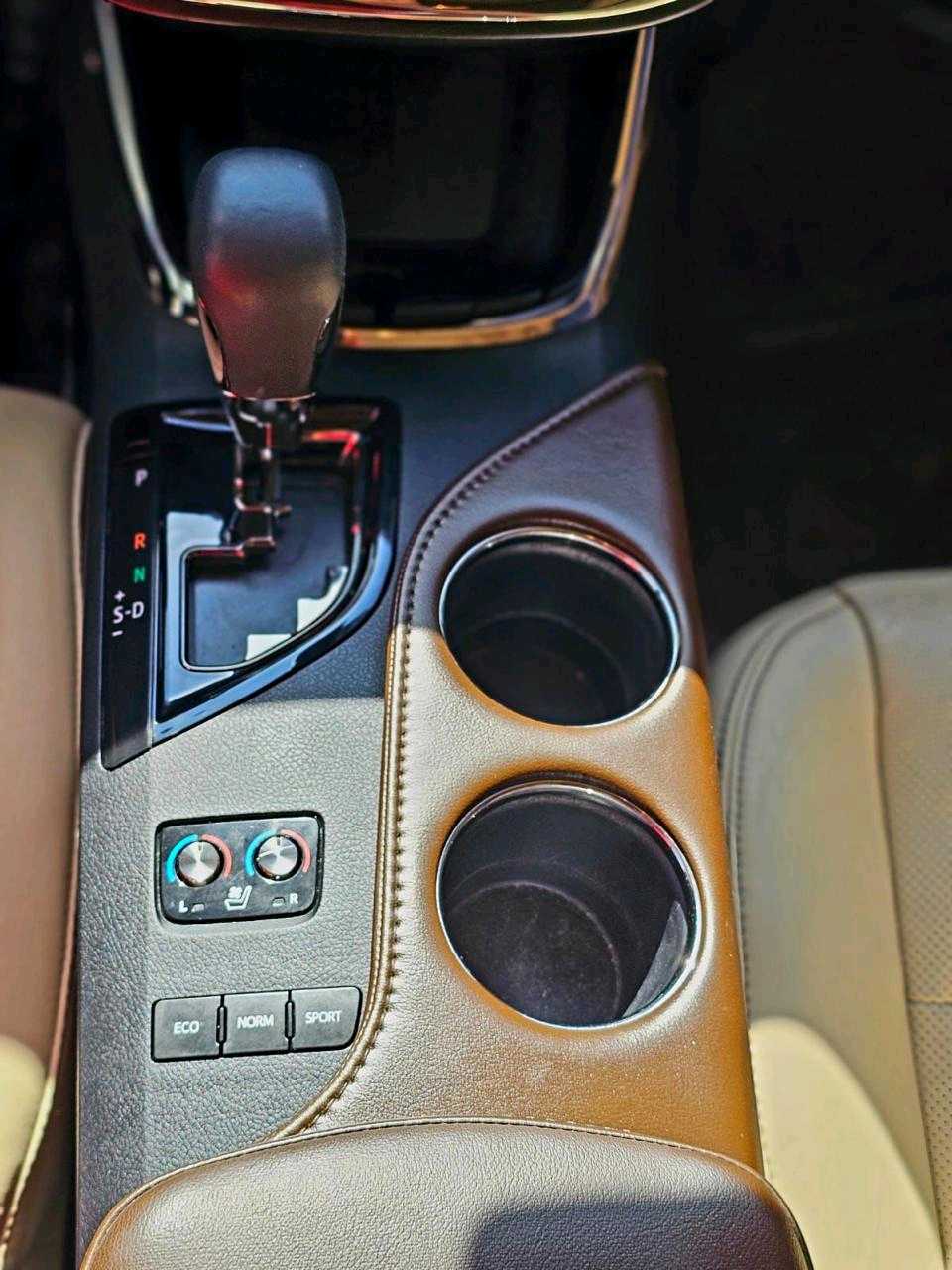 Car Image 2018 TOYOTA AVALON LIMITED