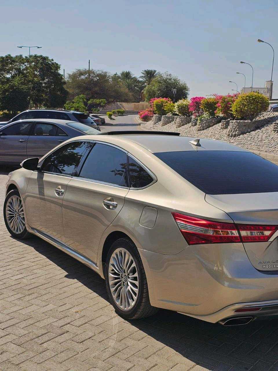 Car Image 2018 TOYOTA AVALON LIMITED
