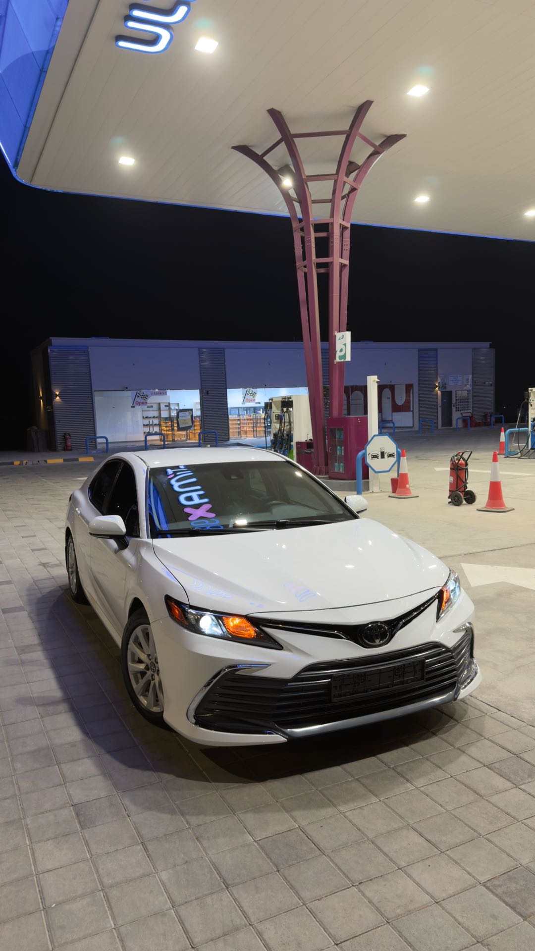 Car Image 2018 TOYOTA CAMRY LE