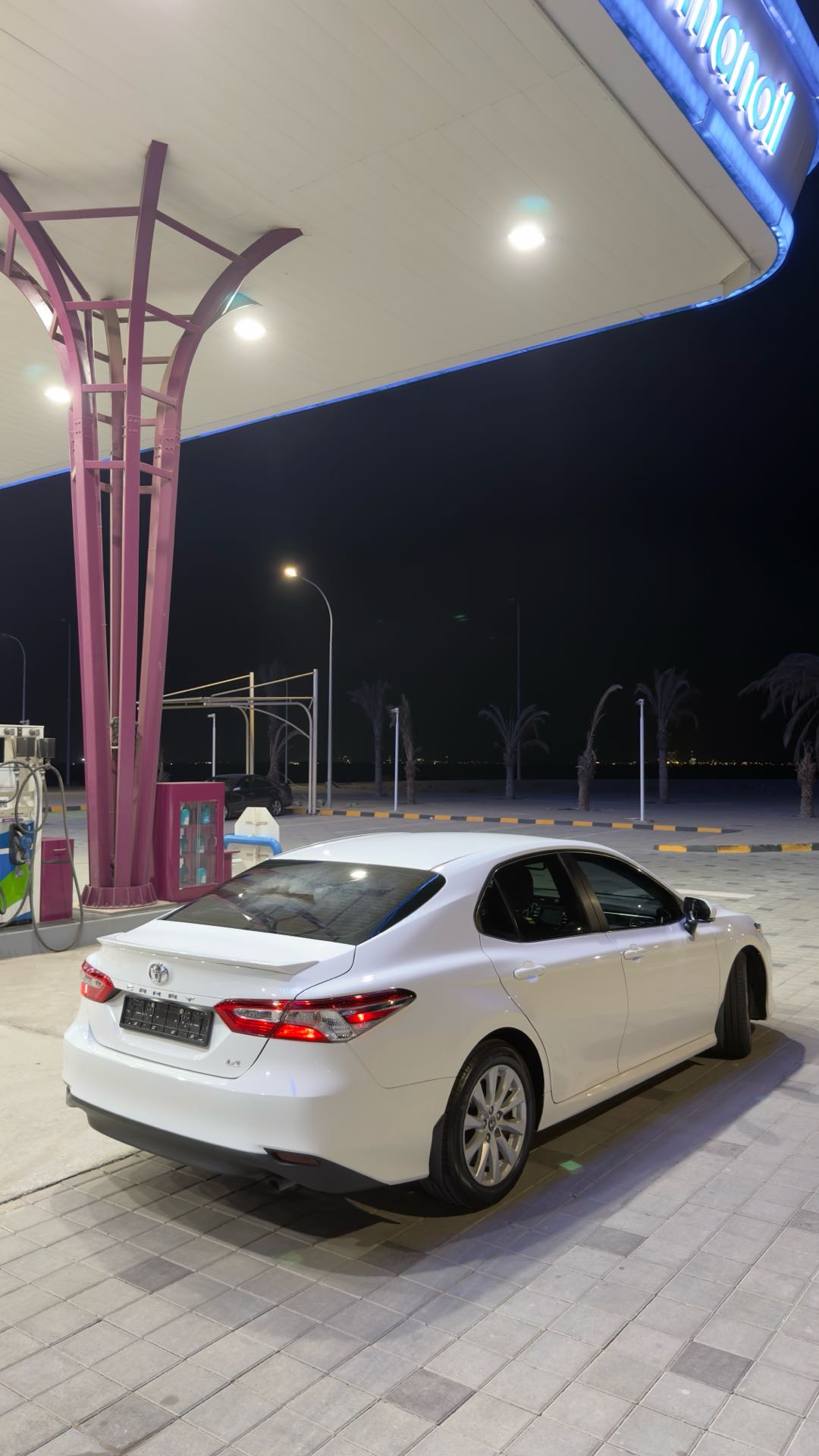 Car Image 2018 TOYOTA CAMRY LE