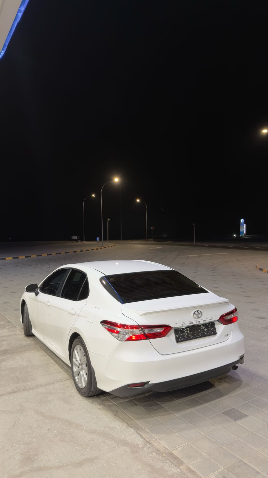 Car Image 2018 TOYOTA CAMRY LE