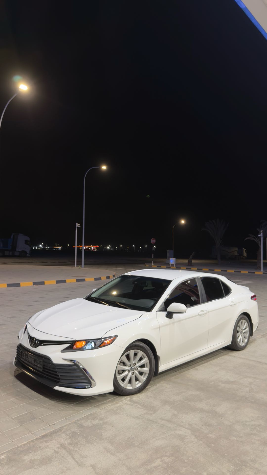 Car Image 2018 TOYOTA CAMRY LE