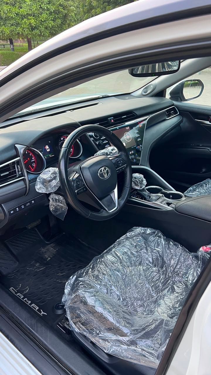 Car Image 2018 TOYOTA CAMRY XSE