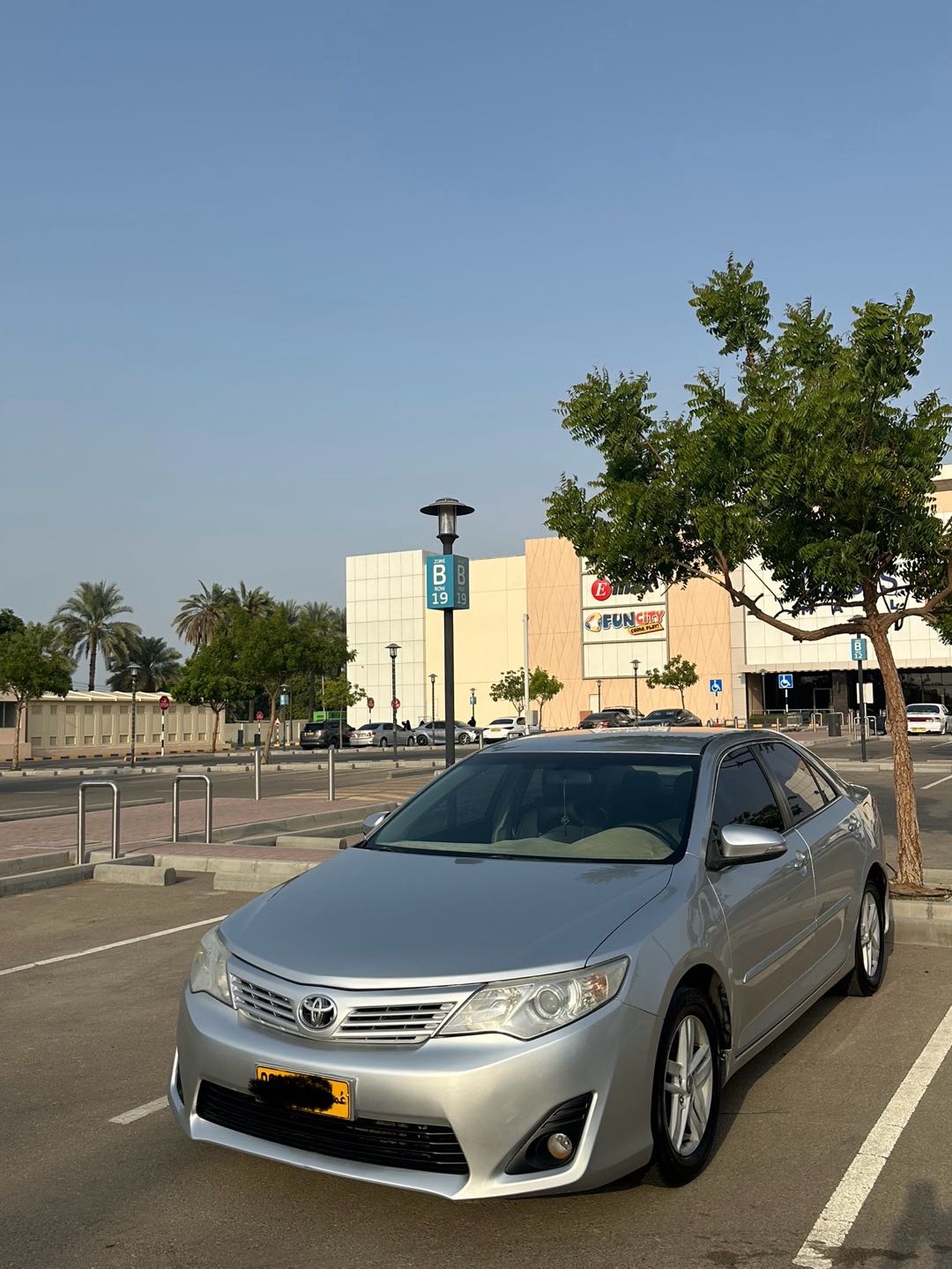 Car Image 2014 TOYOTA CAMRY SE