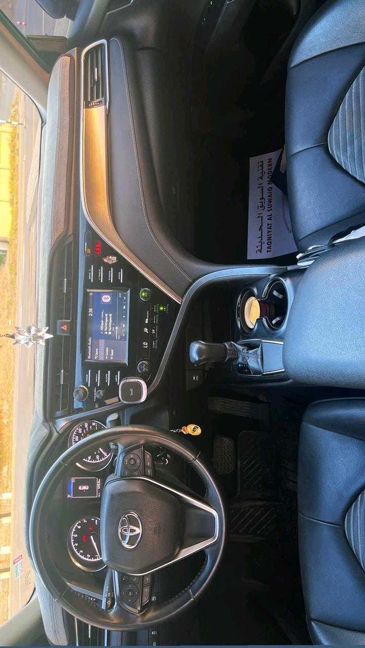 Car Image 2018 TOYOTA CAMRY SE