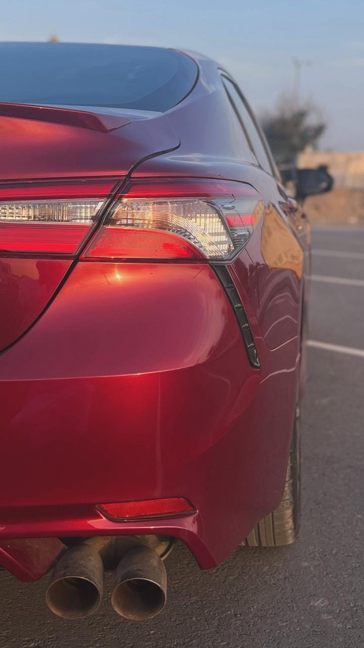 Car Image 2018 TOYOTA CAMRY SE