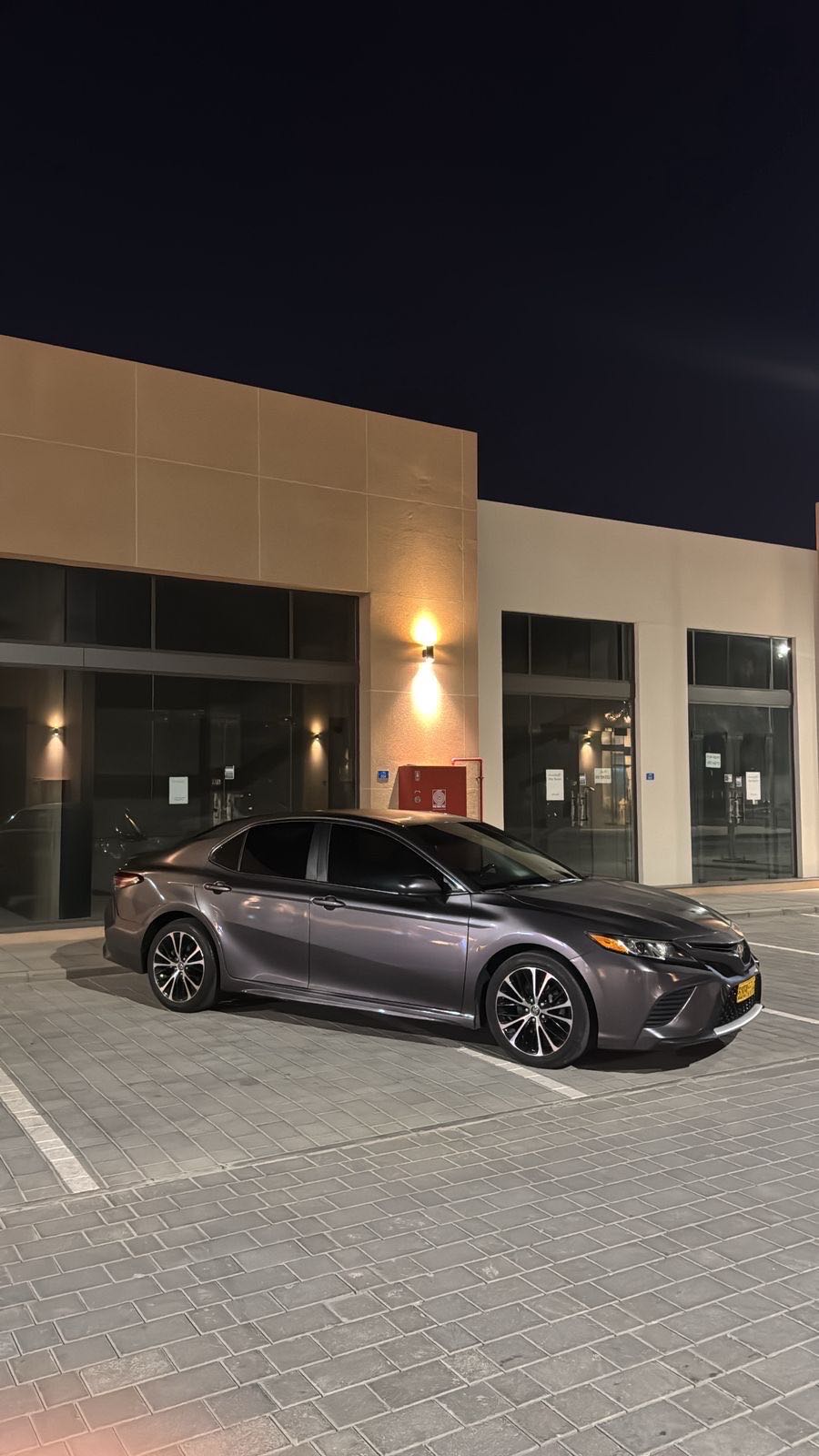 Car Image 2018 TOYOTA CAMRY LE