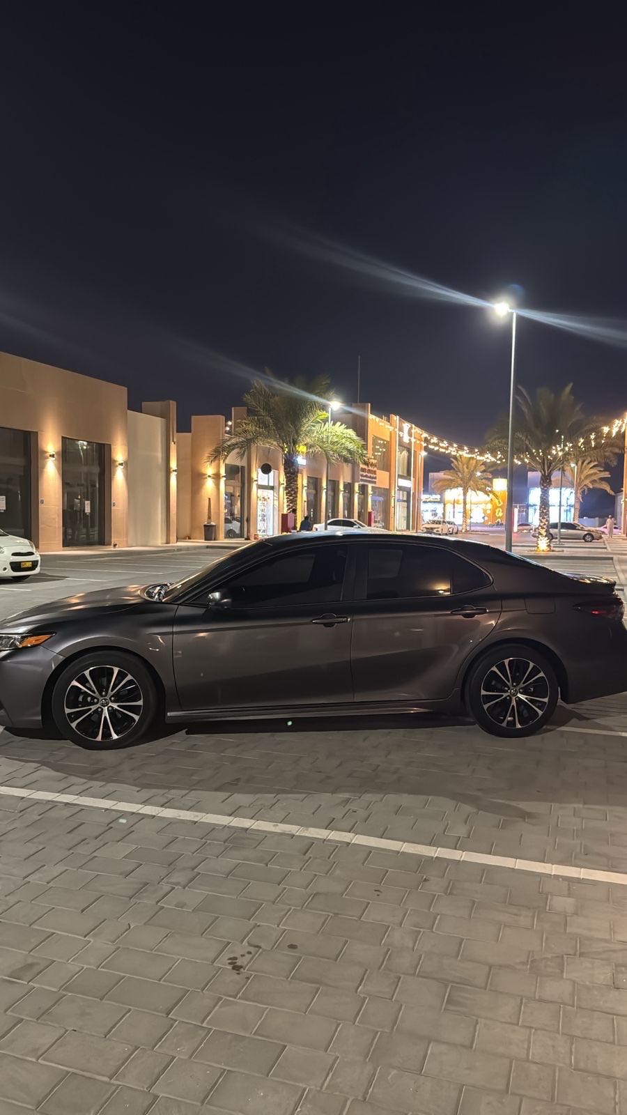 Car Image 2018 TOYOTA CAMRY LE