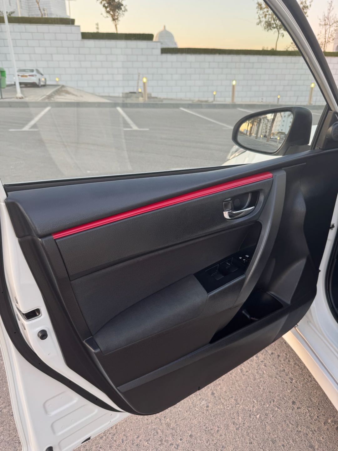 Car Image 2018 TOYOTA COROLLA ☓
