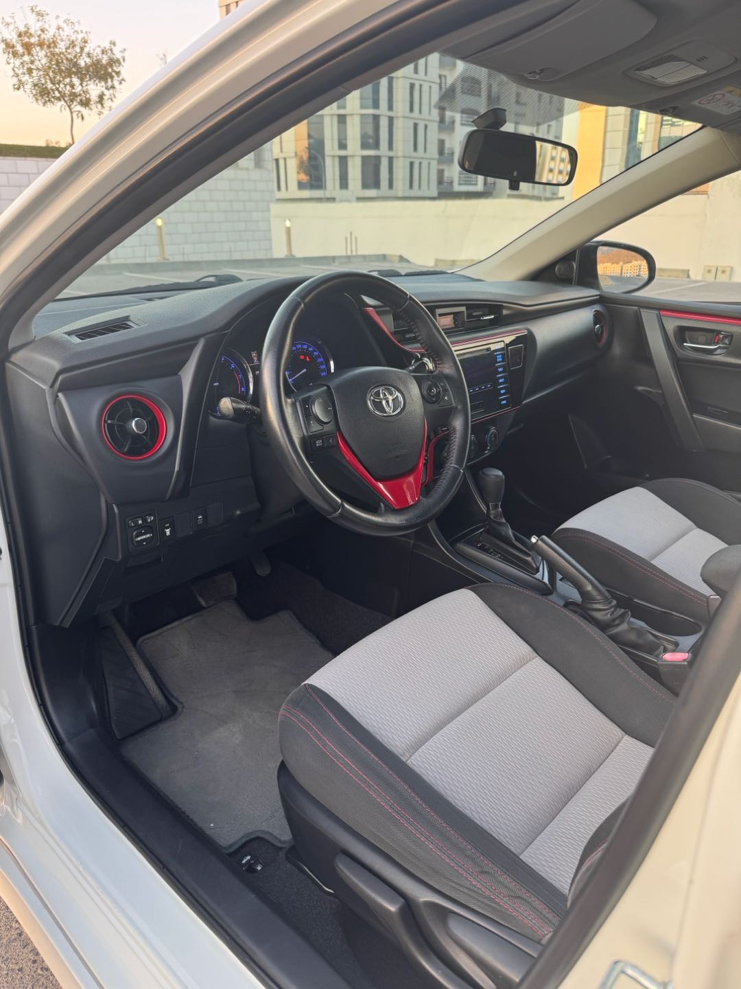 Car Image 2018 TOYOTA COROLLA ☓