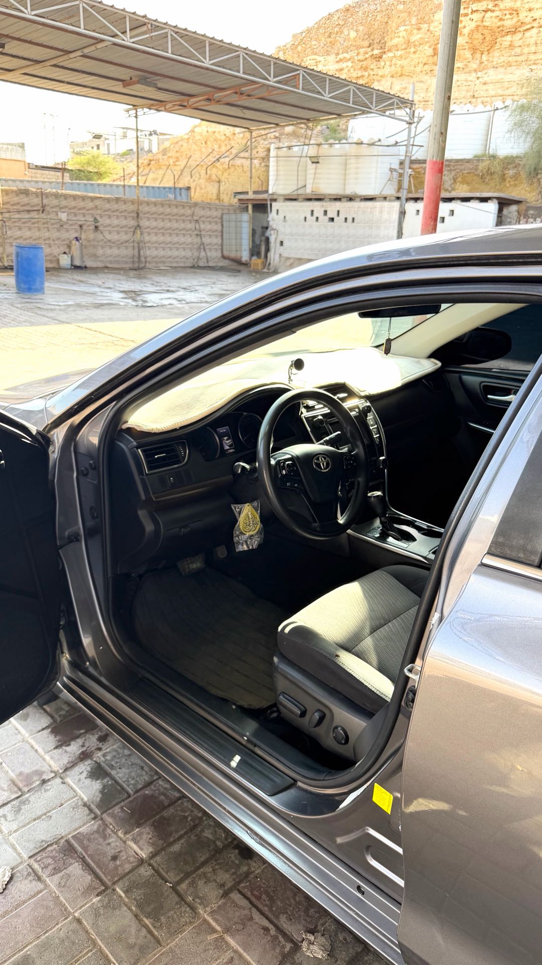 Car Image 2016 TOYOTA CAMRY LE