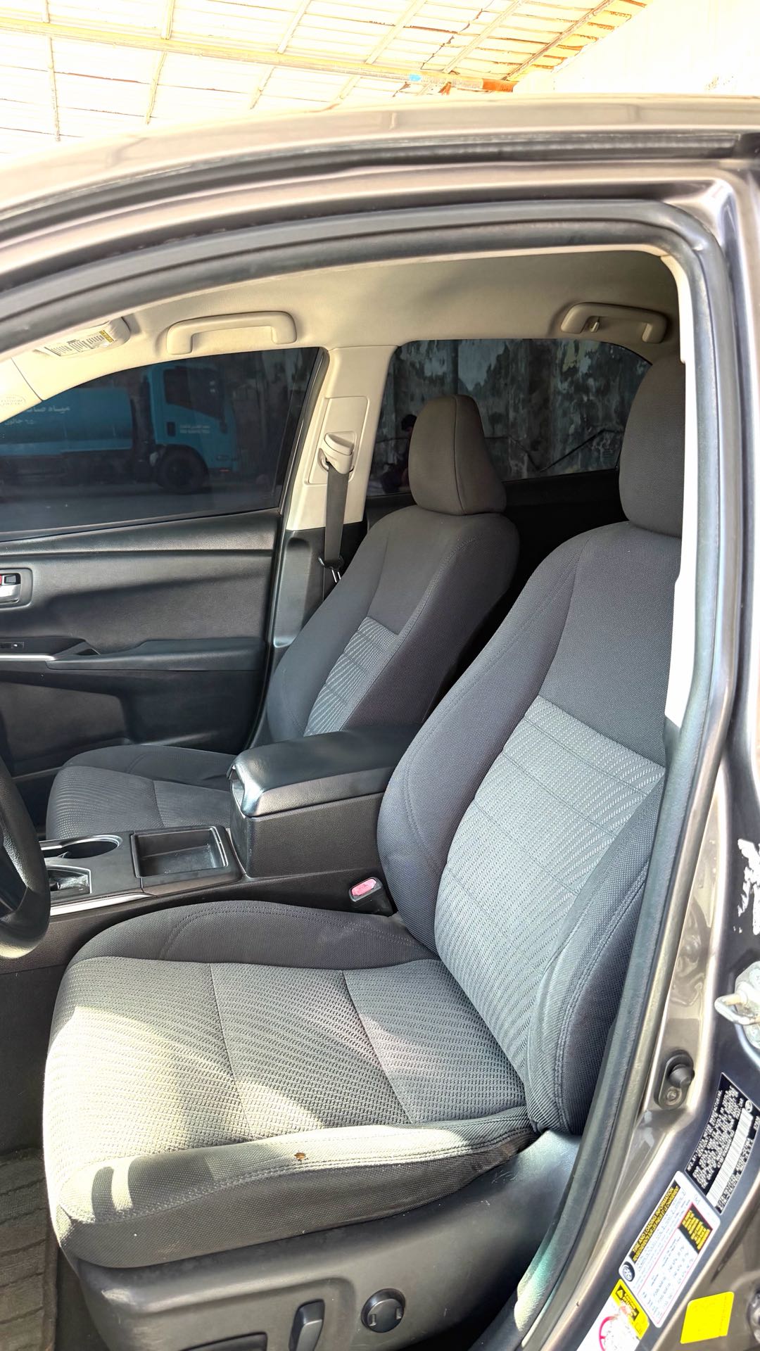Car Image 2016 TOYOTA CAMRY LE