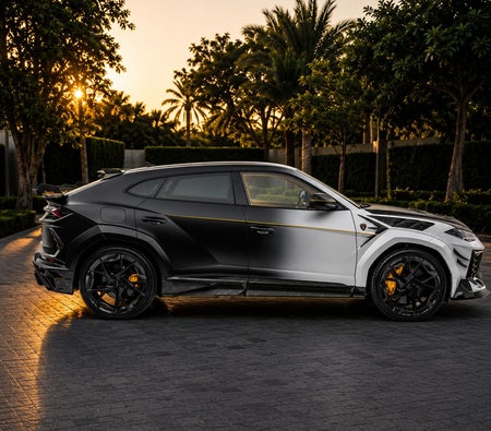 LAMBORGHINI URUS 2021