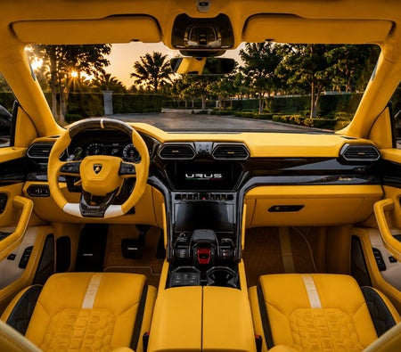 LAMBORGHINI URUS 2021