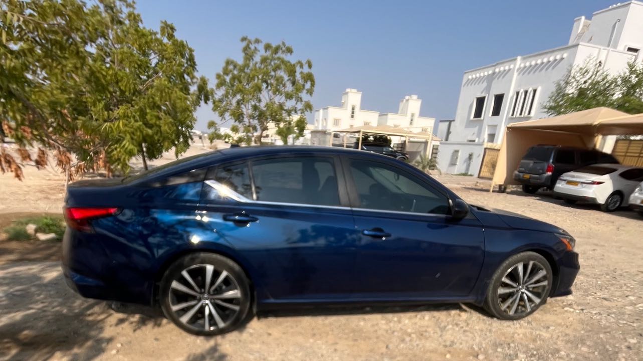 Car Image 2019 NISSAN ALTIMA SR
