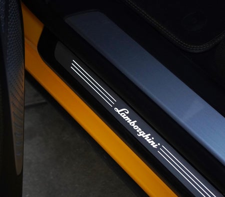 LAMBORGHINI URUS 2021