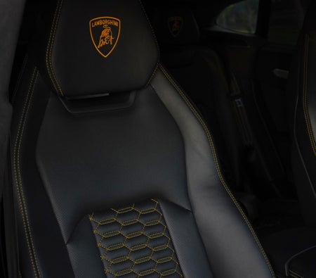 LAMBORGHINI URUS 2021
