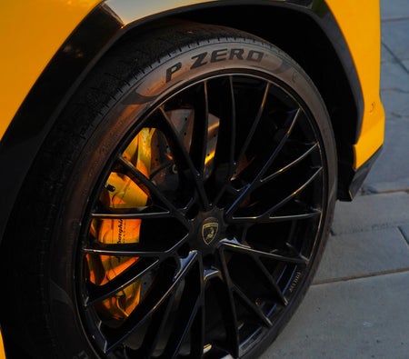 LAMBORGHINI URUS 2021