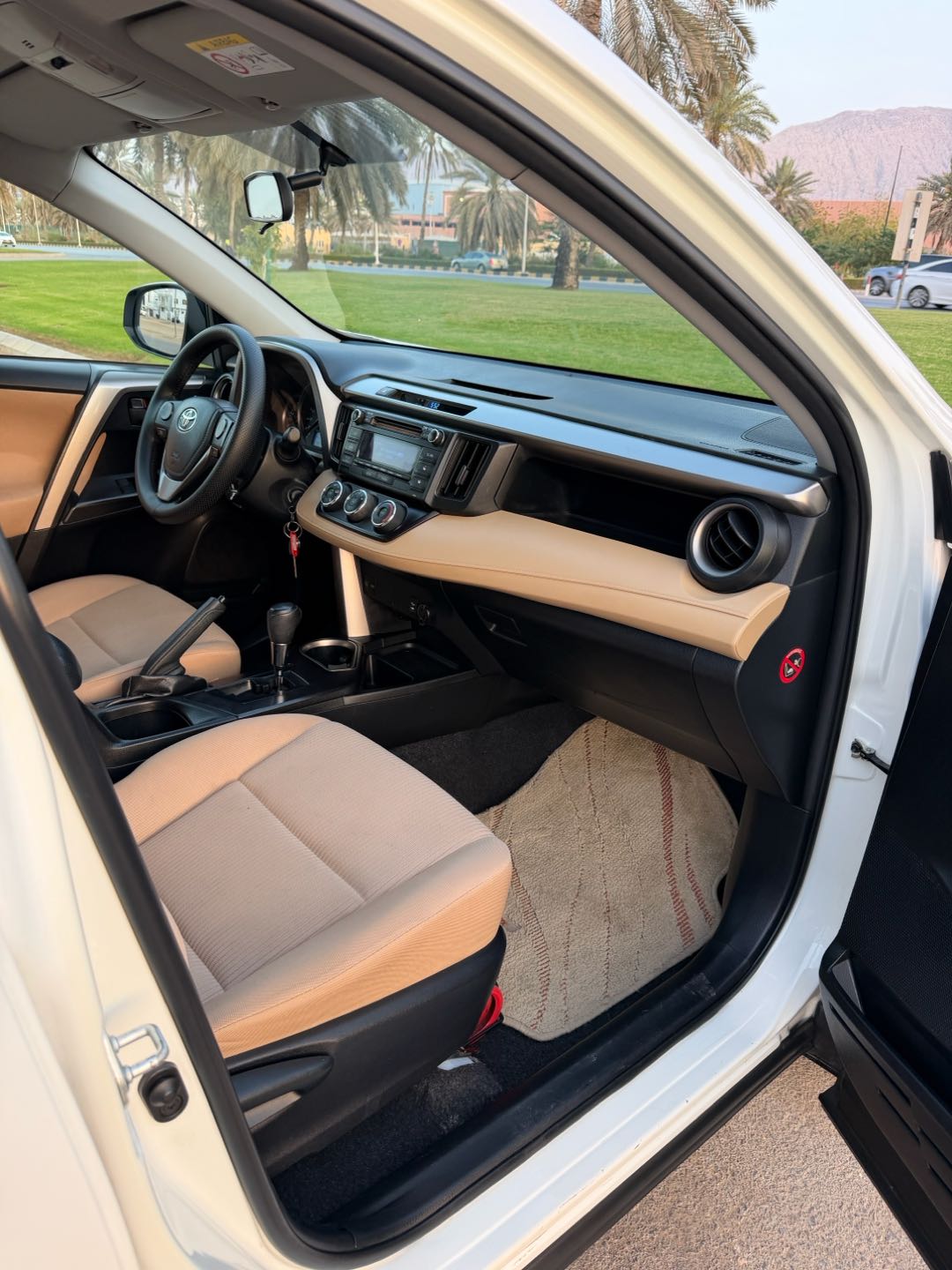 Car Image 2018 TOYOTA RAV4 