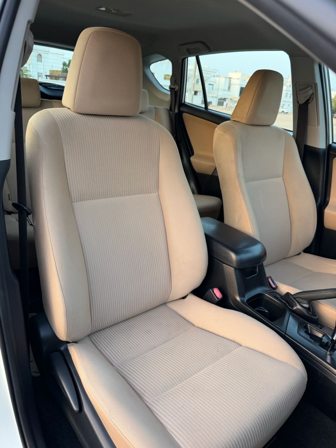 Car Image 2018 TOYOTA RAV4 