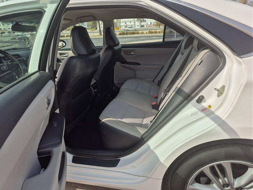 Car Image 2016 TOYOTA CAMRY SE