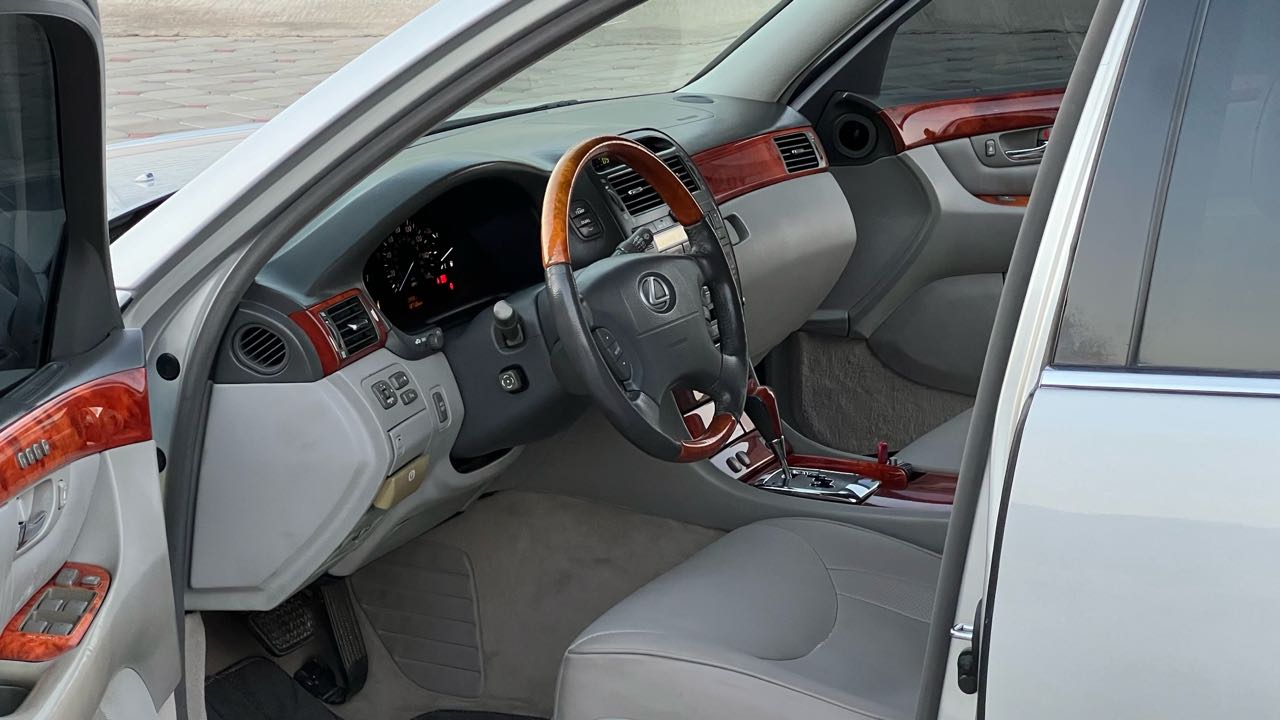 Car Image 2004 LEXUS LS 430