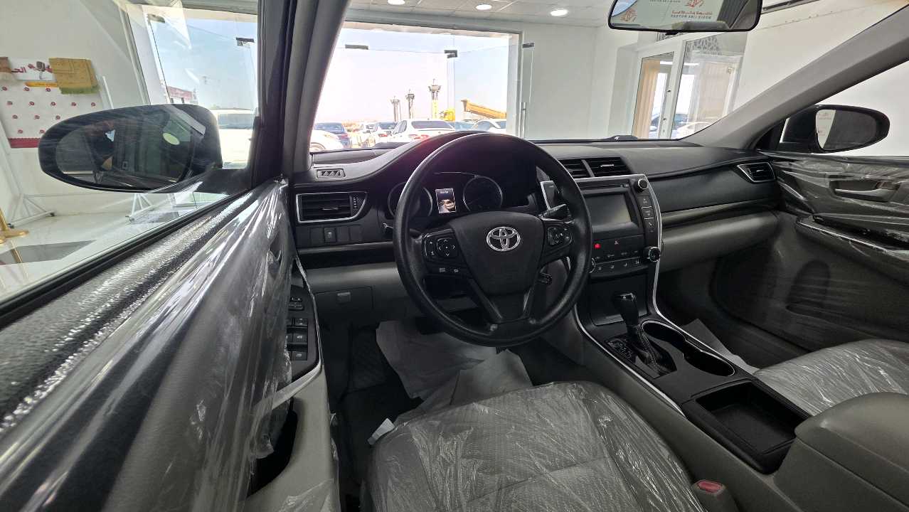 Car Image 2016 TOYOTA CAMRY LE