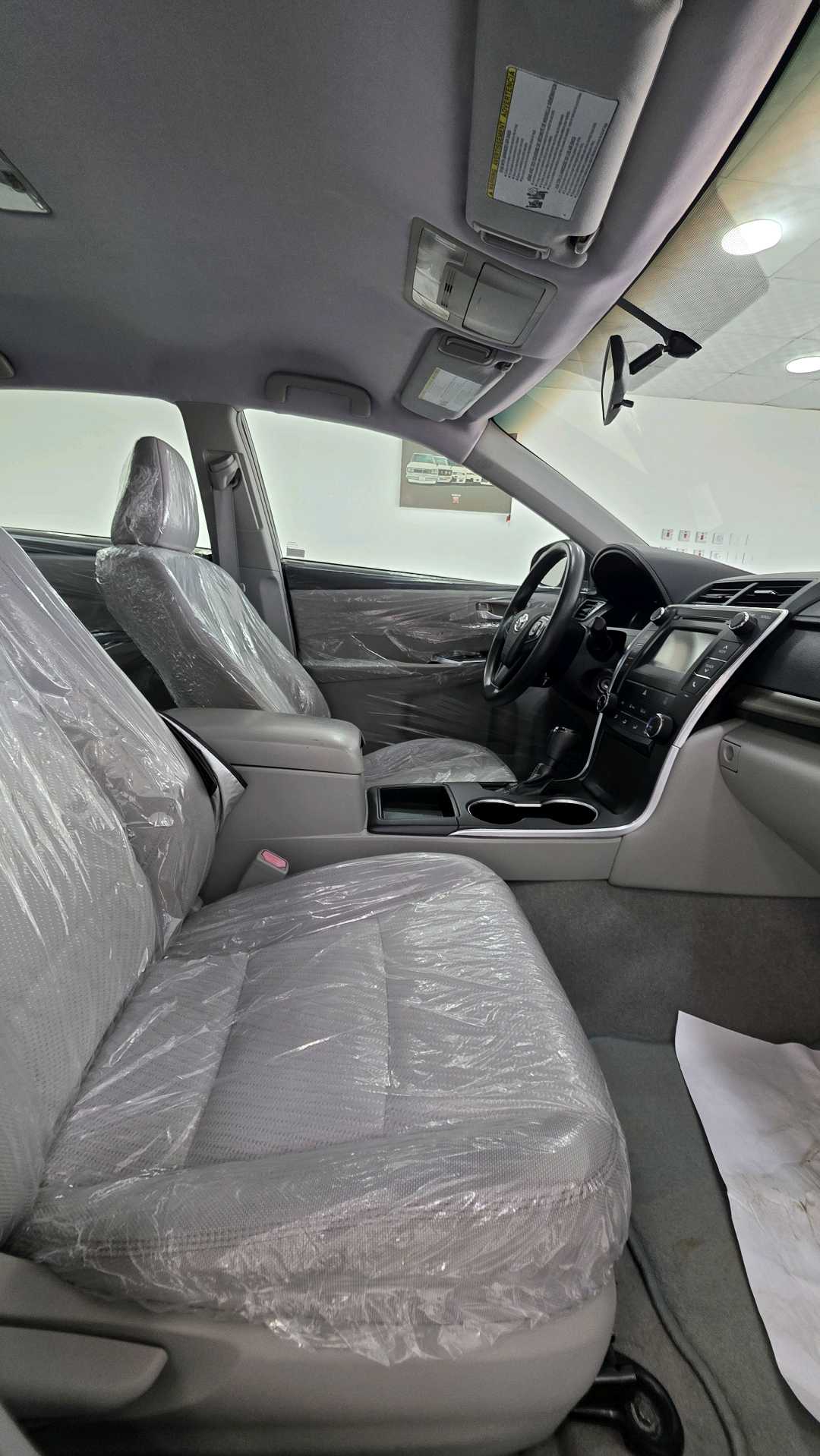 Car Image 2016 TOYOTA CAMRY LE