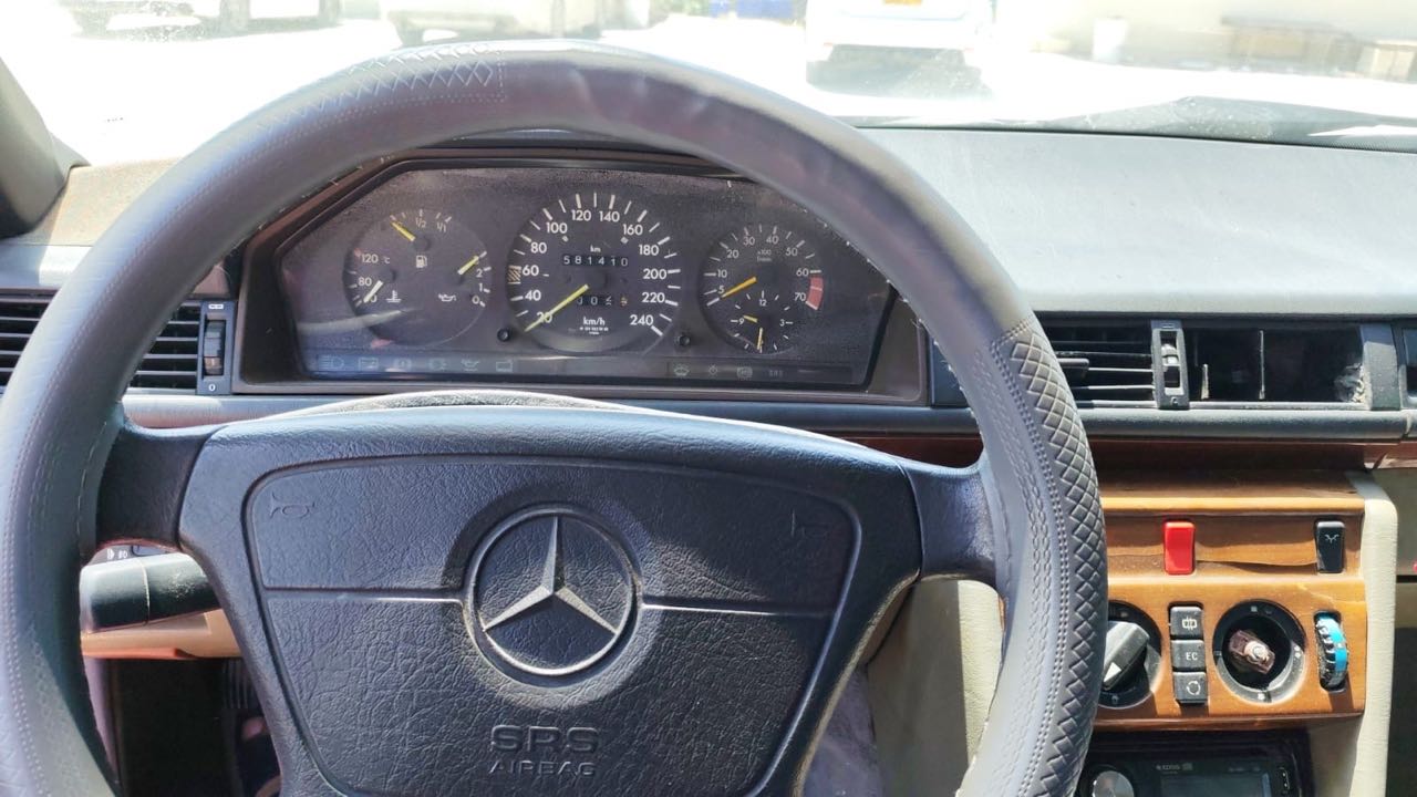 Car Image 1994 MERCEDES E Class 220