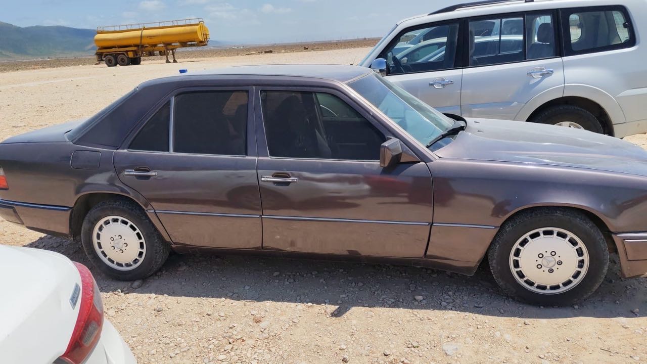 Car Image 1994 MERCEDES E Class 220