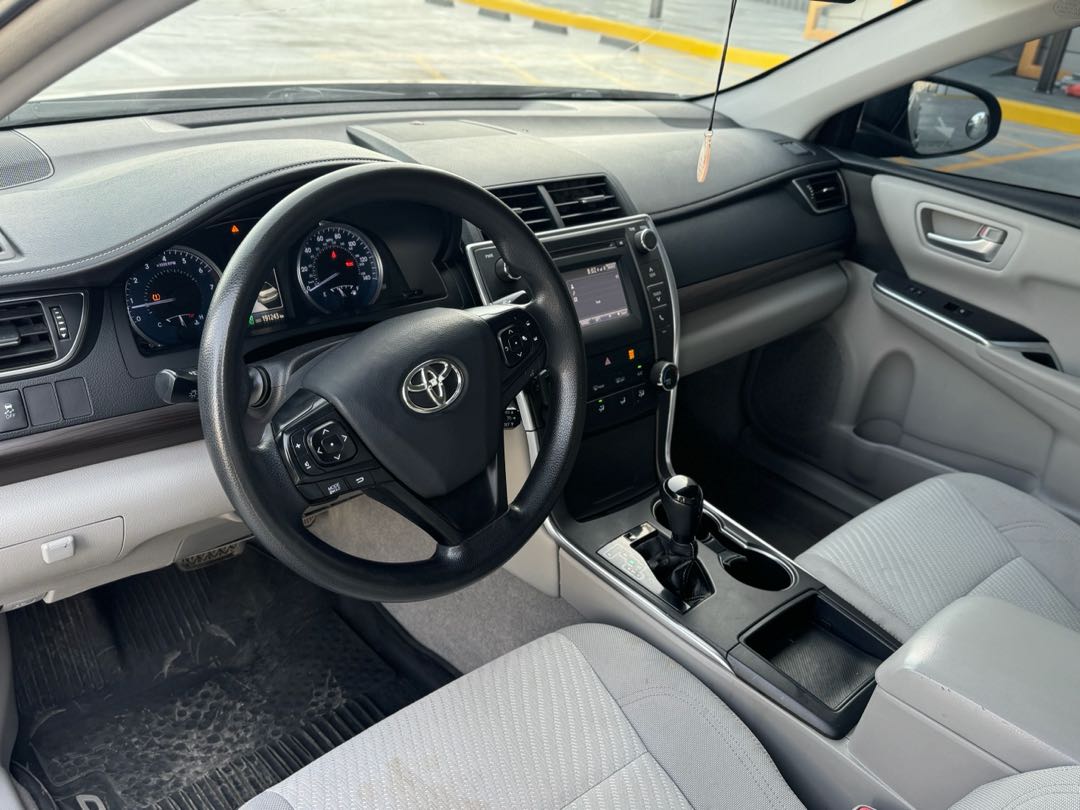 Car Image 2017 TOYOTA CAMRY LE