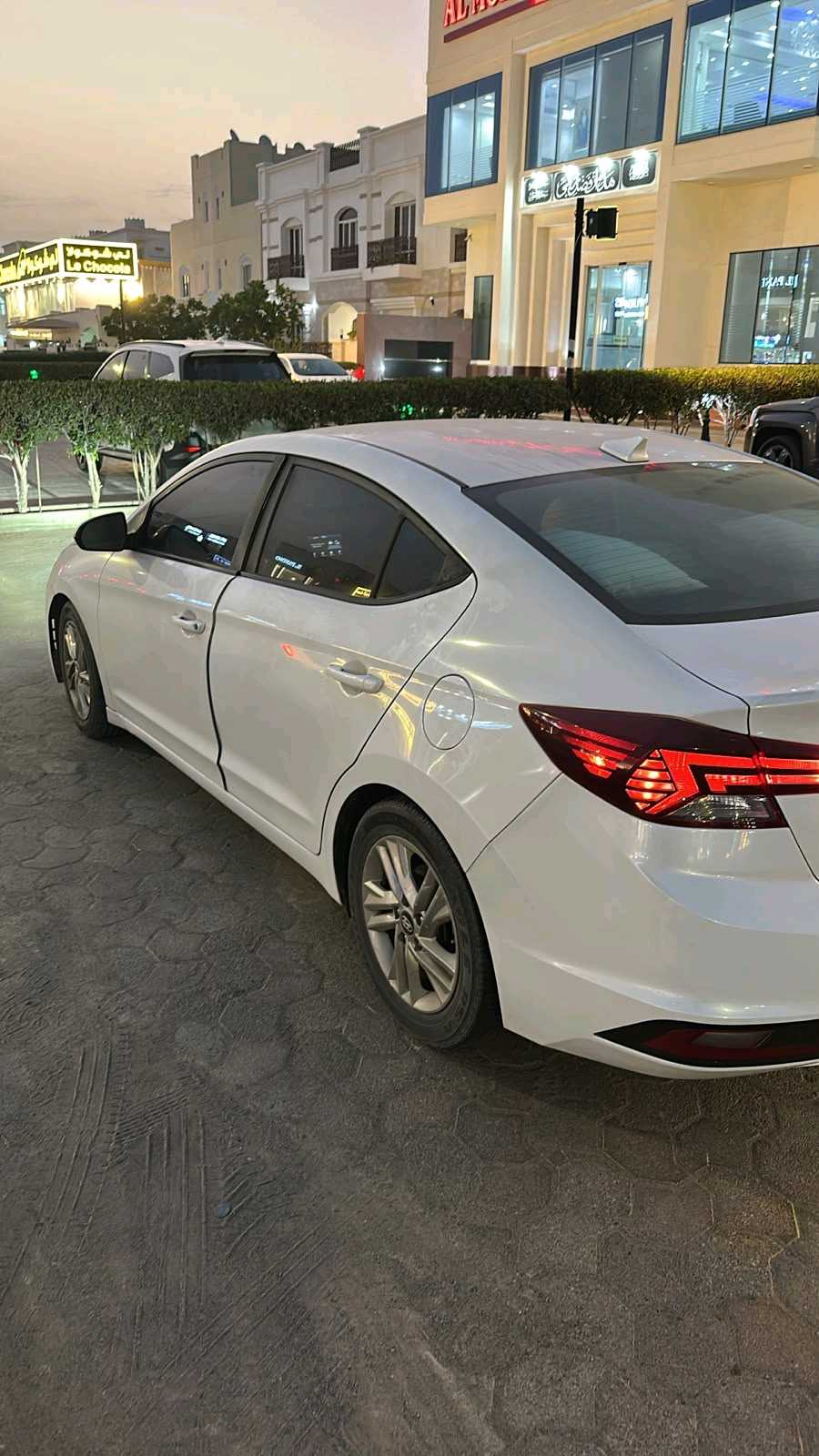 Car Image 2019 HYUNDAI ELANTRA SE