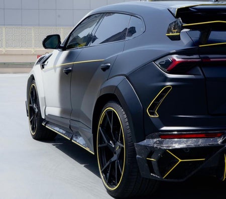 LAMBORGHINI URUS 2021